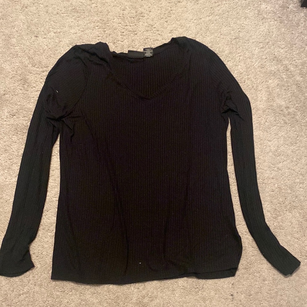 Rachel, Zoe, long sleeve V-neck black tee